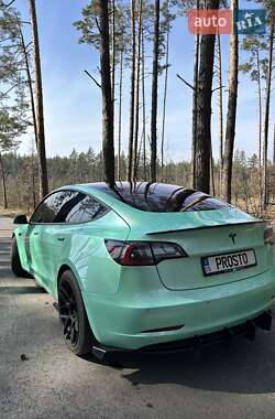 Седан Tesla Model 3 2018 в Вышгороде