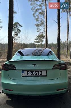 Седан Tesla Model 3 2018 в Вышгороде
