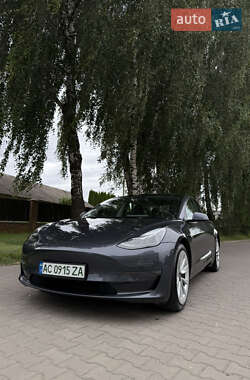Tesla Model 3  2021