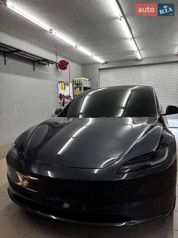 Седан Tesla Model 3 2024 в Черноморске