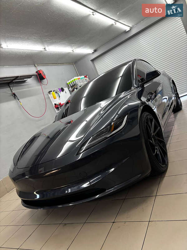 Седан Tesla Model 3 2024 в Черноморске