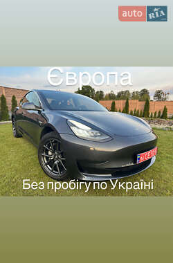 Tesla Model 3  2019