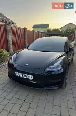 Tesla Model 3  2021