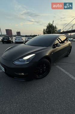 Tesla Model 3  2022