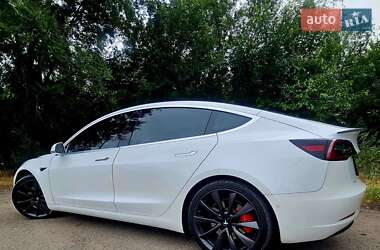 Tesla Model 3  2020