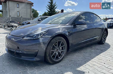Tesla Model 3  2022