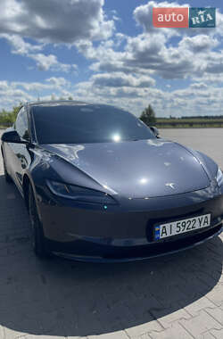 Tesla Model 3  2024