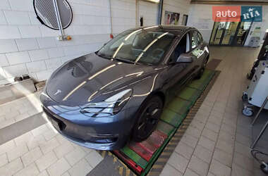 Tesla Model 3  2022