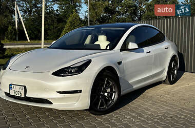 Tesla Model 3  2021