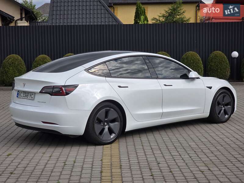 Седан Tesla Model 3 2021 в Львове