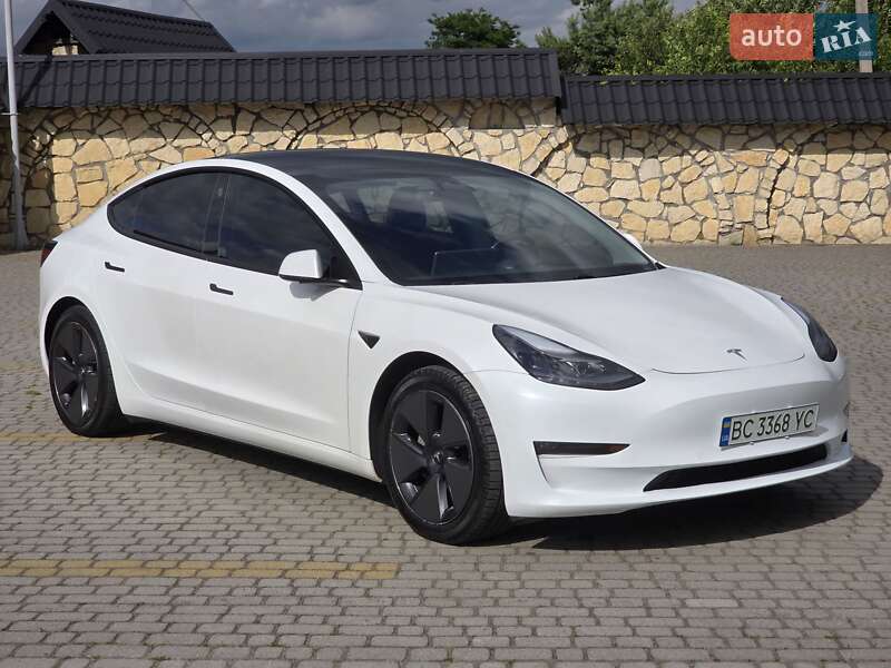 Седан Tesla Model 3 2021 в Львове