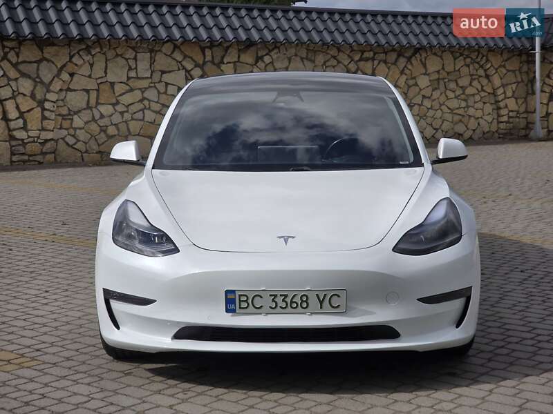 Седан Tesla Model 3 2021 в Львове