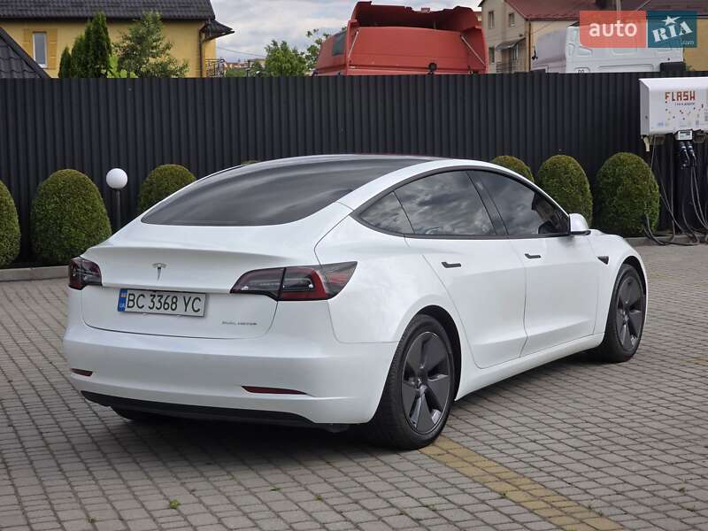 Седан Tesla Model 3 2021 в Львове