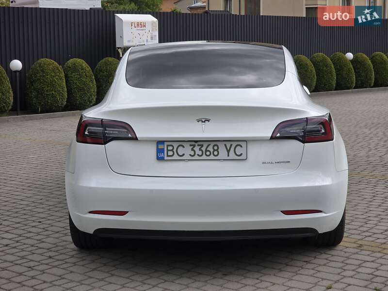Седан Tesla Model 3 2021 в Львове