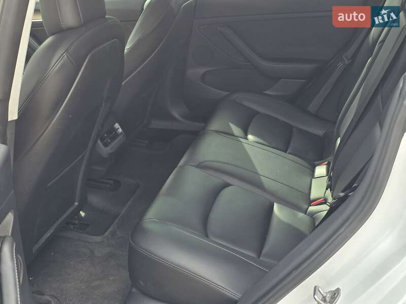 Седан Tesla Model 3 2021 в Львове