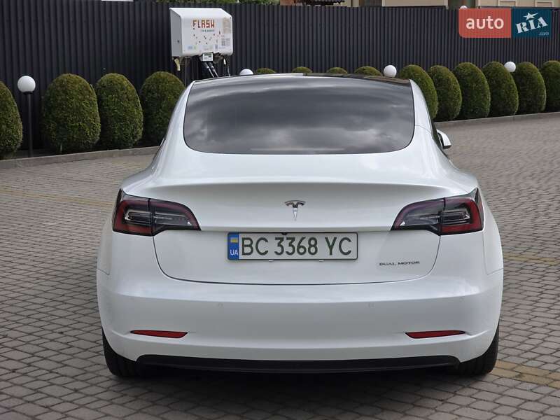Седан Tesla Model 3 2021 в Львове