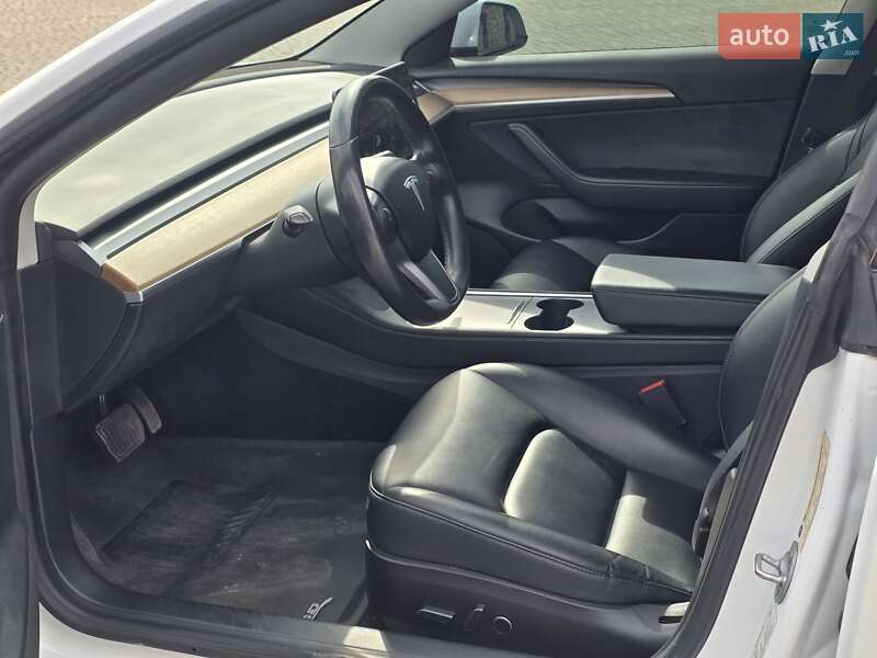 Седан Tesla Model 3 2021 в Львове