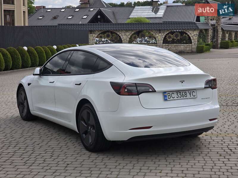 Седан Tesla Model 3 2021 в Львове