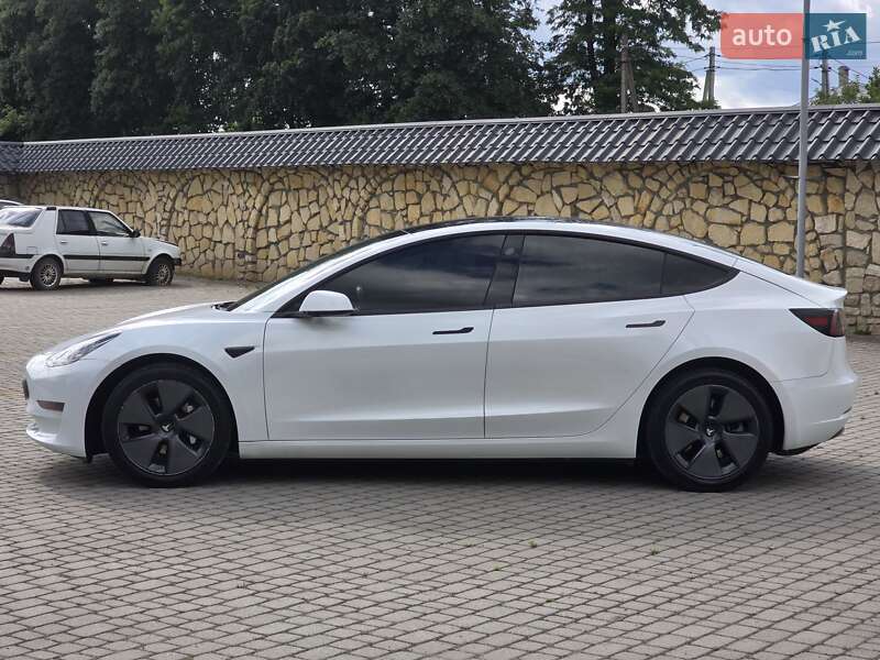 Седан Tesla Model 3 2021 в Львове