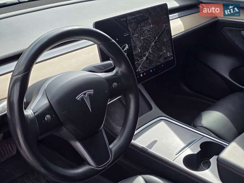 Седан Tesla Model 3 2021 в Львове