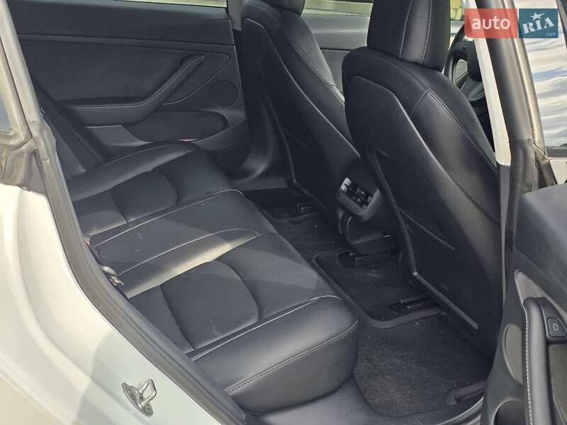 Седан Tesla Model 3 2021 в Львове
