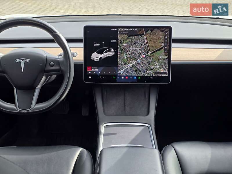 Седан Tesla Model 3 2021 в Львове