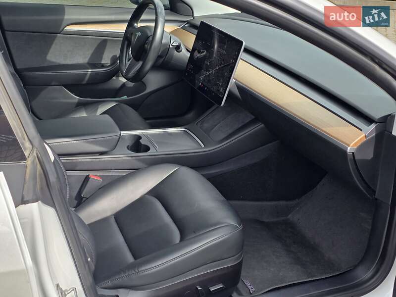 Седан Tesla Model 3 2021 в Львове