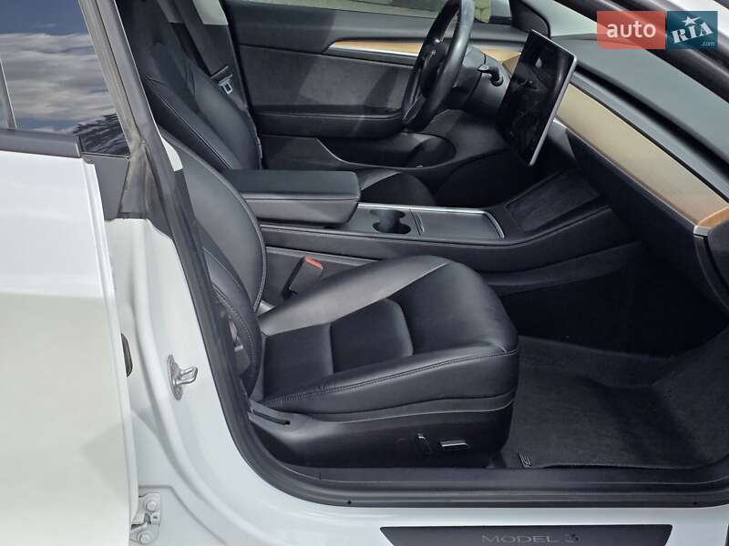 Седан Tesla Model 3 2021 в Львове