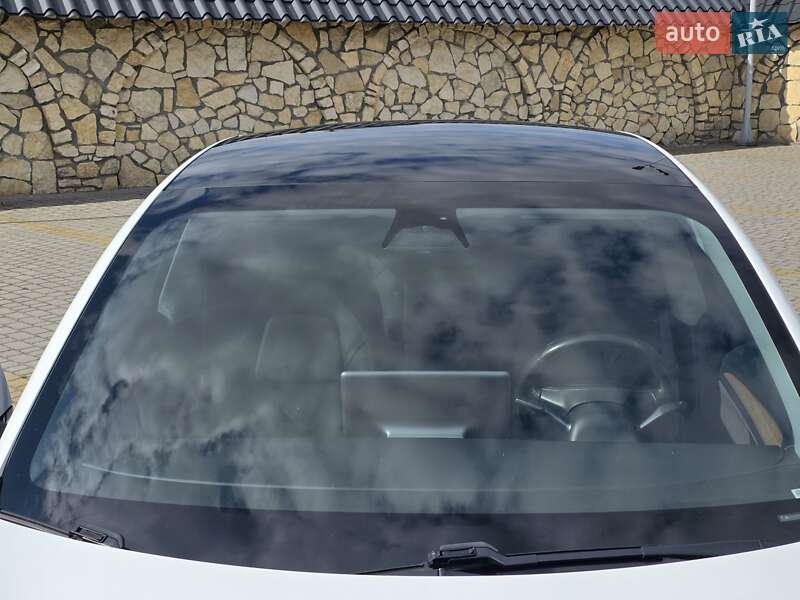Седан Tesla Model 3 2021 в Львове