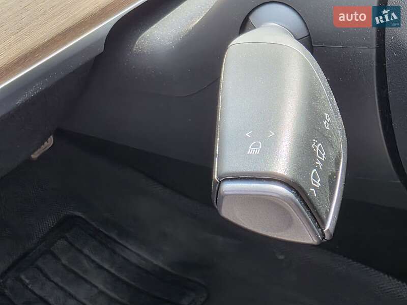 Седан Tesla Model 3 2021 в Львове