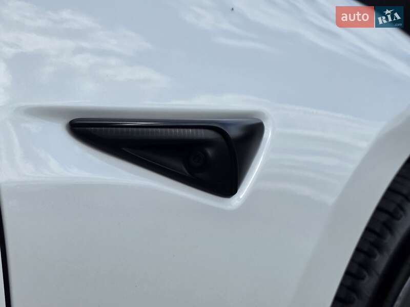 Седан Tesla Model 3 2021 в Львове