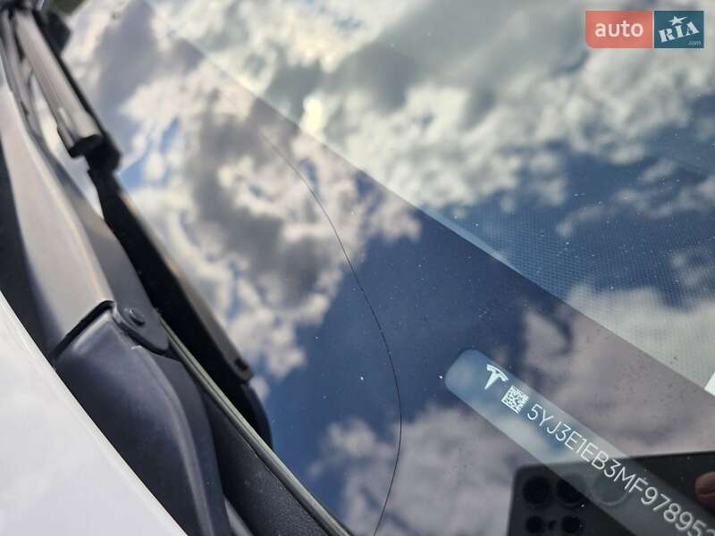 Седан Tesla Model 3 2021 в Львове