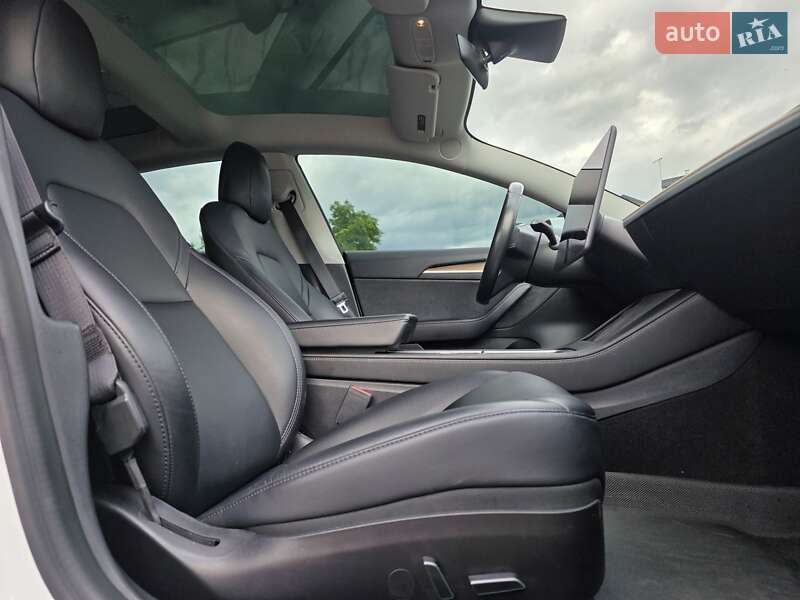 Седан Tesla Model 3 2021 в Львове