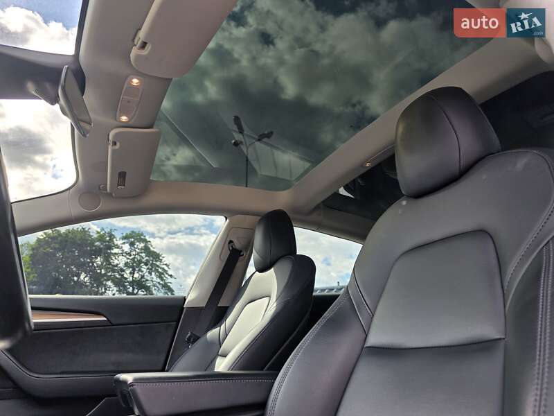 Седан Tesla Model 3 2021 в Львове