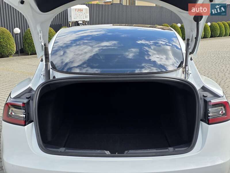 Седан Tesla Model 3 2021 в Львове