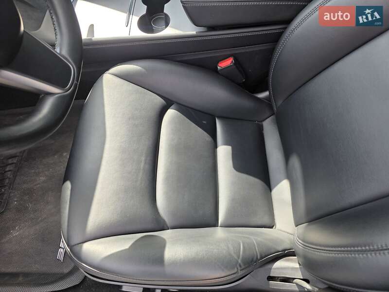 Седан Tesla Model 3 2021 в Львове