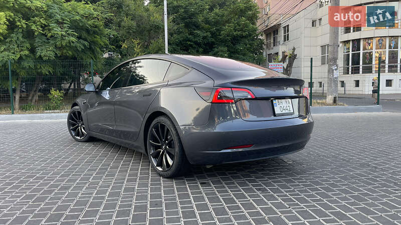 Седан Tesla Model 3 2018 в Одесі