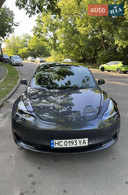 Tesla Model 3  2022