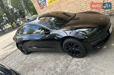 Tesla Model 3  2021