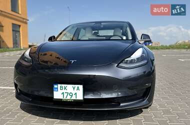 Tesla Model 3  2020