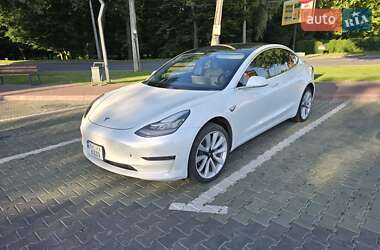 Tesla Model 3  2019