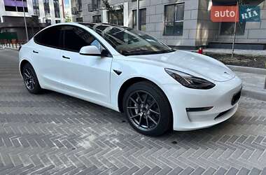 Седан Tesla Model 3 2023 в Львове