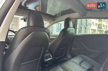 Седан Tesla Model 3 2023 в Львове