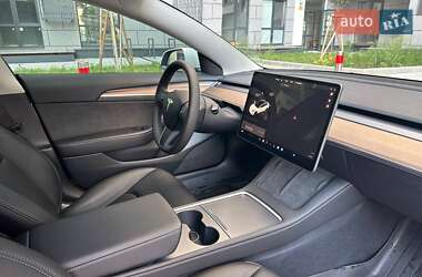 Седан Tesla Model 3 2023 в Львове