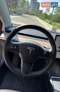 Седан Tesla Model 3 2021 в Днепре