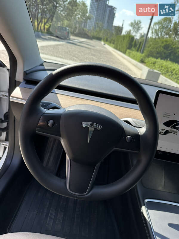 Седан Tesla Model 3 2021 в Днепре