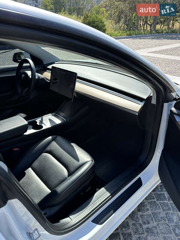 Седан Tesla Model 3 2021 в Днепре