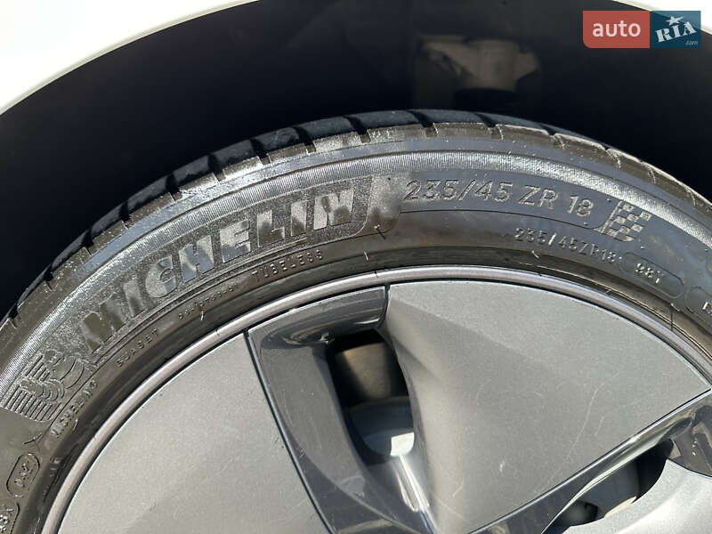 Седан Tesla Model 3 2021 в Днепре