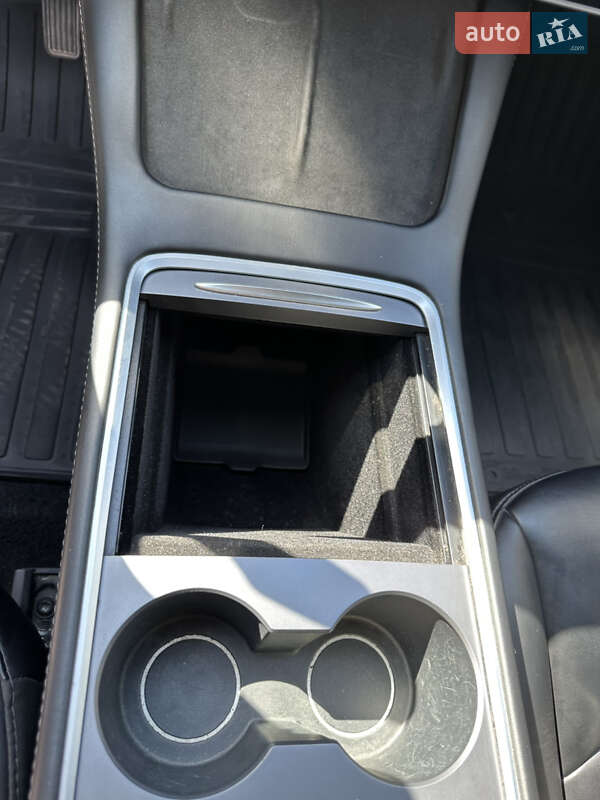 Седан Tesla Model 3 2021 в Днепре
