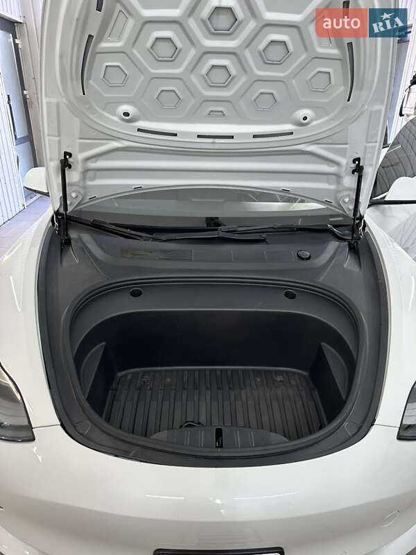 Седан Tesla Model 3 2021 в Днепре